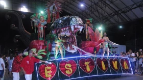 Atual campeã, Estiva apresenta desfile grandioso na Avenida do Povo