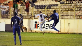 Burro da Central é derrotado e permanece fora do G4