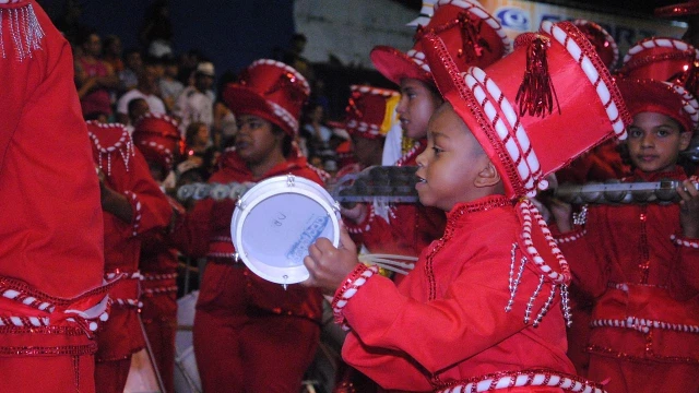 Melhores momentos dos desfiles do Carnaval 2017 de Taubaté
