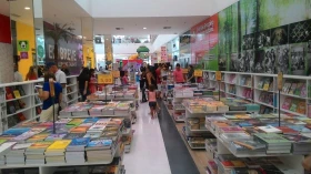 Feira do Livro é atração no Via Vale Garden Shopping
