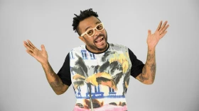 Marcelo Marrom retorna ao Teatro Metrópole com “Juro que é verdade”