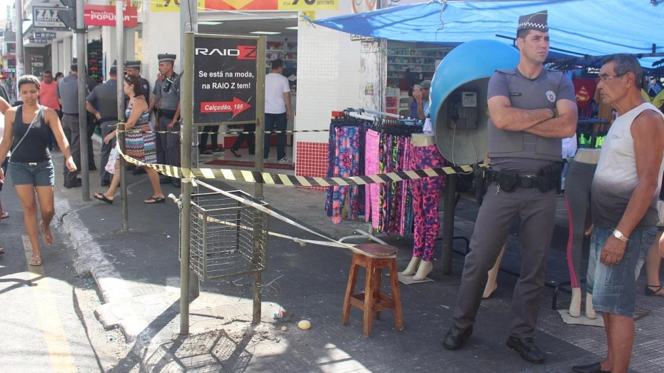 Polícia obtém vídeo que mostra suspeito de colocar bomba em lixeira