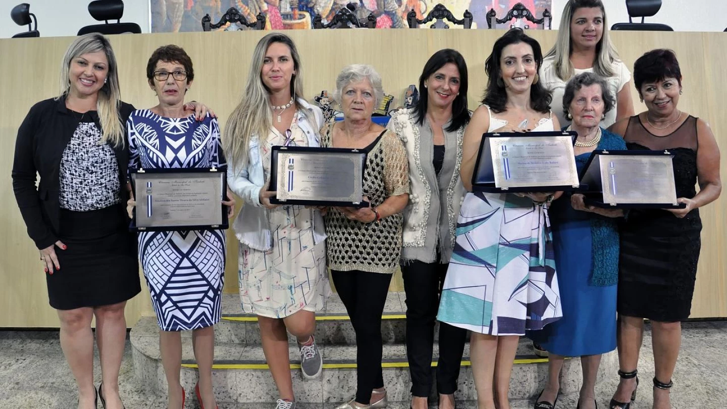 Câmara homenageia personalidades no Dia da Mulher
