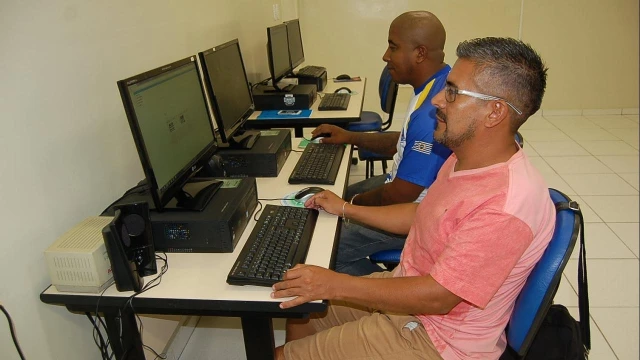 Escolas do Trabalho oferecem vagas em cursos na área de Informática
