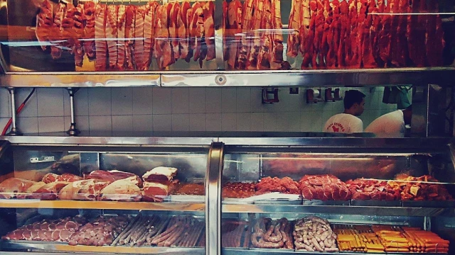 Governo veta carne na merenda das escolas após operação da PF