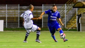 Lateral do Burrão sofre fraturas na tíbia e fíbula e está fora da Série A2 Lateral do Burrão sofre fraturas na tíbia e fíbula e está fora da Série A2