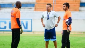 Evaristo Piza é demitido do Taubaté após derrota em casa