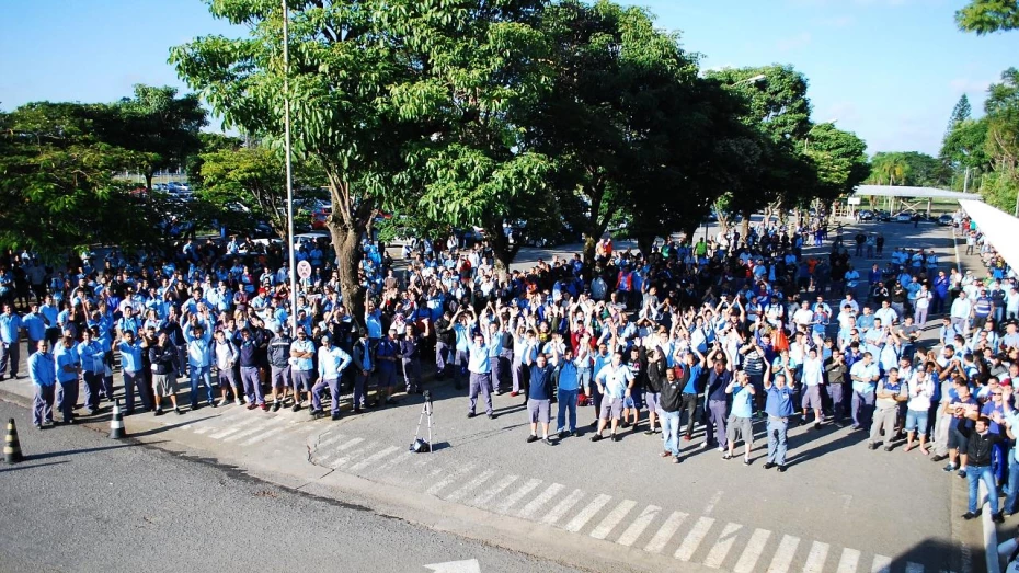 Trabalhadores da Ford paralisam serviço contra lei de terceirização Trabalhadores da Ford paralisam serviço contra lei de terceirização