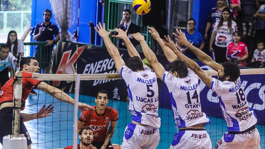Vôlei Taubaté e Sesi-SP iniciam disputa das semifinais da Superliga