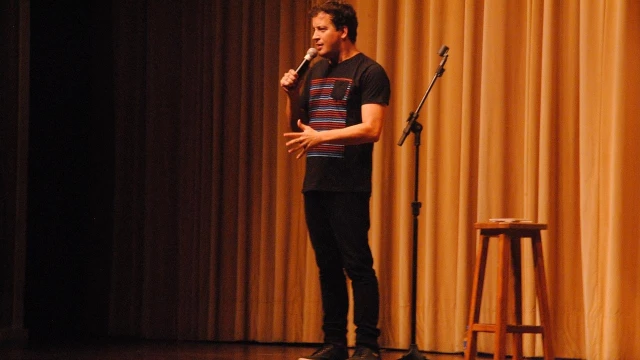 Entrevista: Rafael Cortez fala sobre a carreira, TV Globo e stand ups