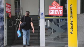 Correios, bancos e transporte coletivo anunciam adesão à “Greve Geral”