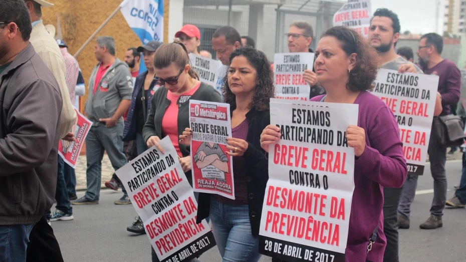 Taubaté amanhece com diversos atos da “Greve Geral” Taubaté amanhece com diversos atos da “Greve Geral”