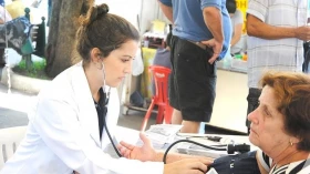 Estudantes atendem população em combate à Hipertensão e ao Diabetes