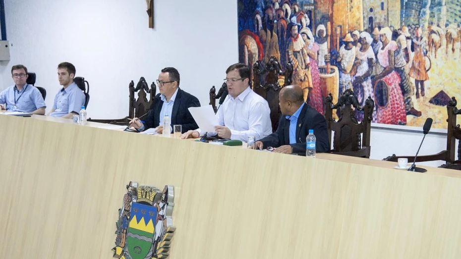 Contas de 2013 e 2014 do prefeito são aprovadas na Câmara de Taubaté