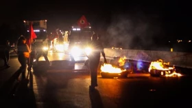 MST interdita a Via Dutra em protesto contra Temer em Taubaté