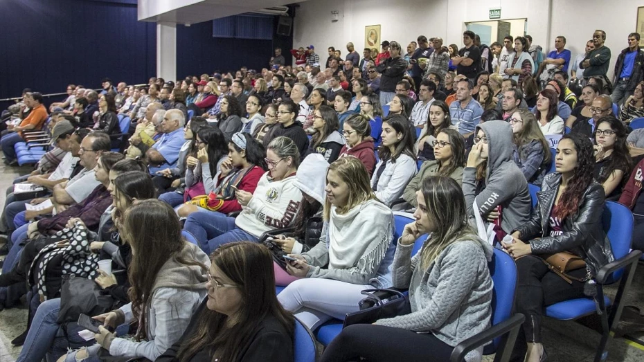 Plano de carreira da Unitau é debatido em audiência na Câmara Plano de carreira da Unitau é debatido em audiência na Câmara