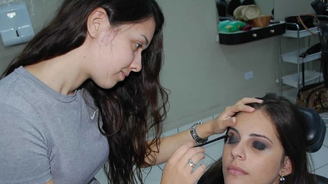 Escola da Beleza abre 70 vagas para cursos profissionalizantes 