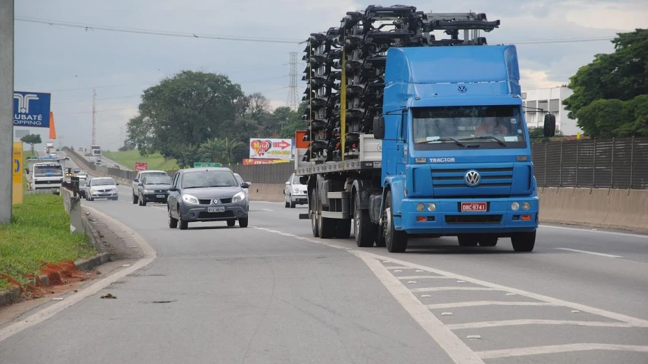 Concessionária alerta para tráfego intenso na Via Dutra 