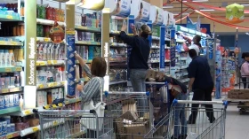 Páscoa aumentou empregos no varejo em abril, mostra pesquisa