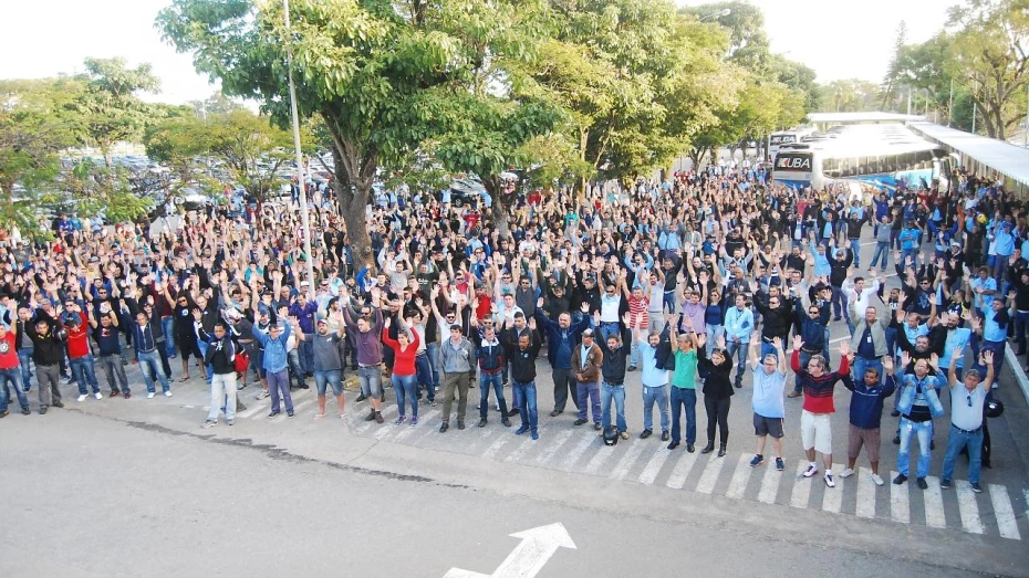 Greve de trabalhadores na Ford chega ao fim após proposta do TRT Greve de trabalhadores na Ford chega ao fim após proposta do TRT