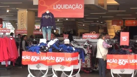 Lojistas antecipam liquidação de inverno e preços caem 