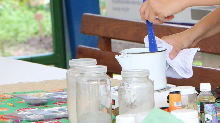 Curso no Sesc ensina a fabricar produtos de limpeza sustentáveis Curso no Sesc ensina a fabricar produtos de limpeza sustentáveis