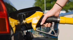 Governo aumenta tributos e gasolina deve subir até R$ 0,41