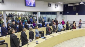 Comemoração ao dia do garçom é marcada por debate 