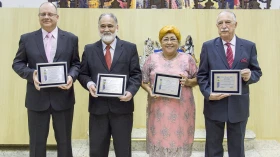Advogados e bancários são homenageados na Câmara