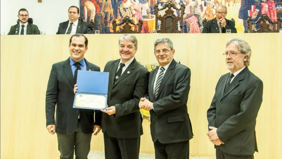 Solenidade na Câmara de Taubaté celebra dia do maçom e demolay