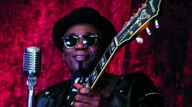 Sesc Taubaté recebe guitarrista moçambicano