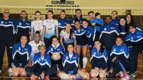 Vôlei feminino lidera campeonato
