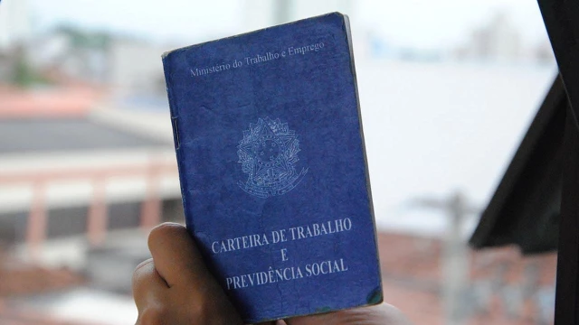 Balcão de emprego tem vagas abertas