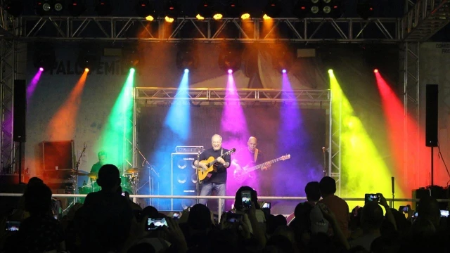 Flit chega ao fim com show do músico Toquinho 