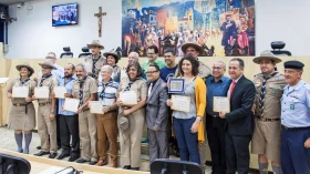 Grupo Escoteiro Amizade é homenageado na Câmara de Taubaté