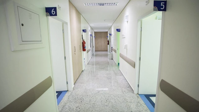 Bebê picado por escorpião deixa a UTI do Hospital Universitário