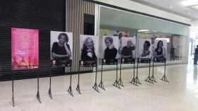 GAPC realiza exposição de fotos em shopping para lembrar o Outubro Rosa