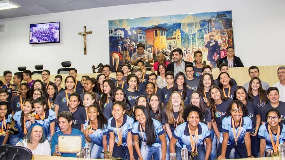 Escola de Atletas e Formação Integral recebe moção de aplauso