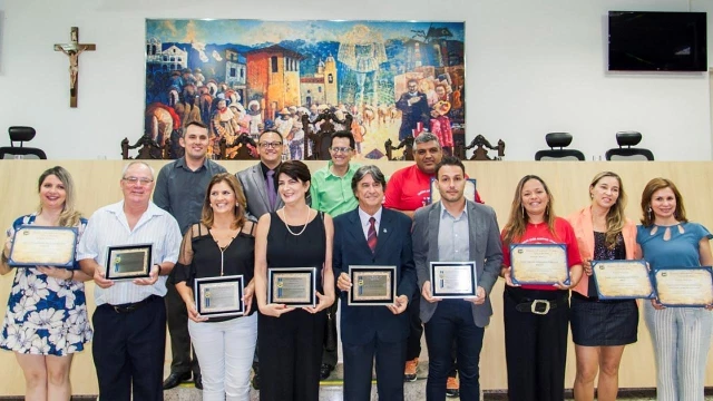 Câmara de Taubaté presta homenagem a professores da cidade