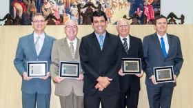 Câmara de Taubaté homenageia cirurgiões-dentistas e médicos 