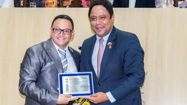 Câmara homenageia deputado e presidente do IPMT