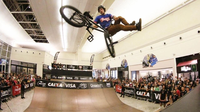 BMX Super Spine 2017 tem finalíssima em shopping de Taubaté