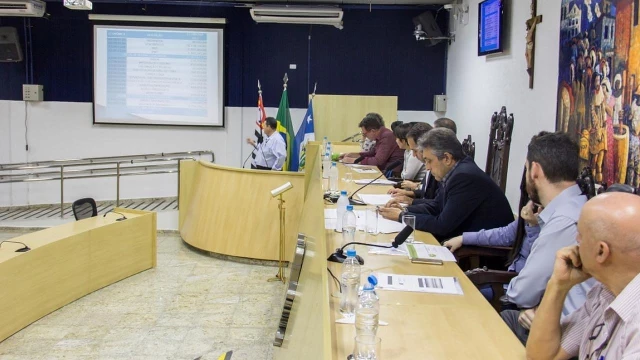 Câmara tem primeira audiência para discutir LOA para 2018