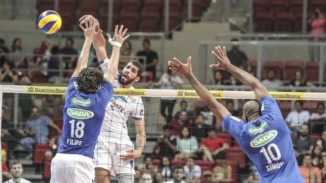 Taubaté e Cruzeiro duelam em partida antecipada da Superliga