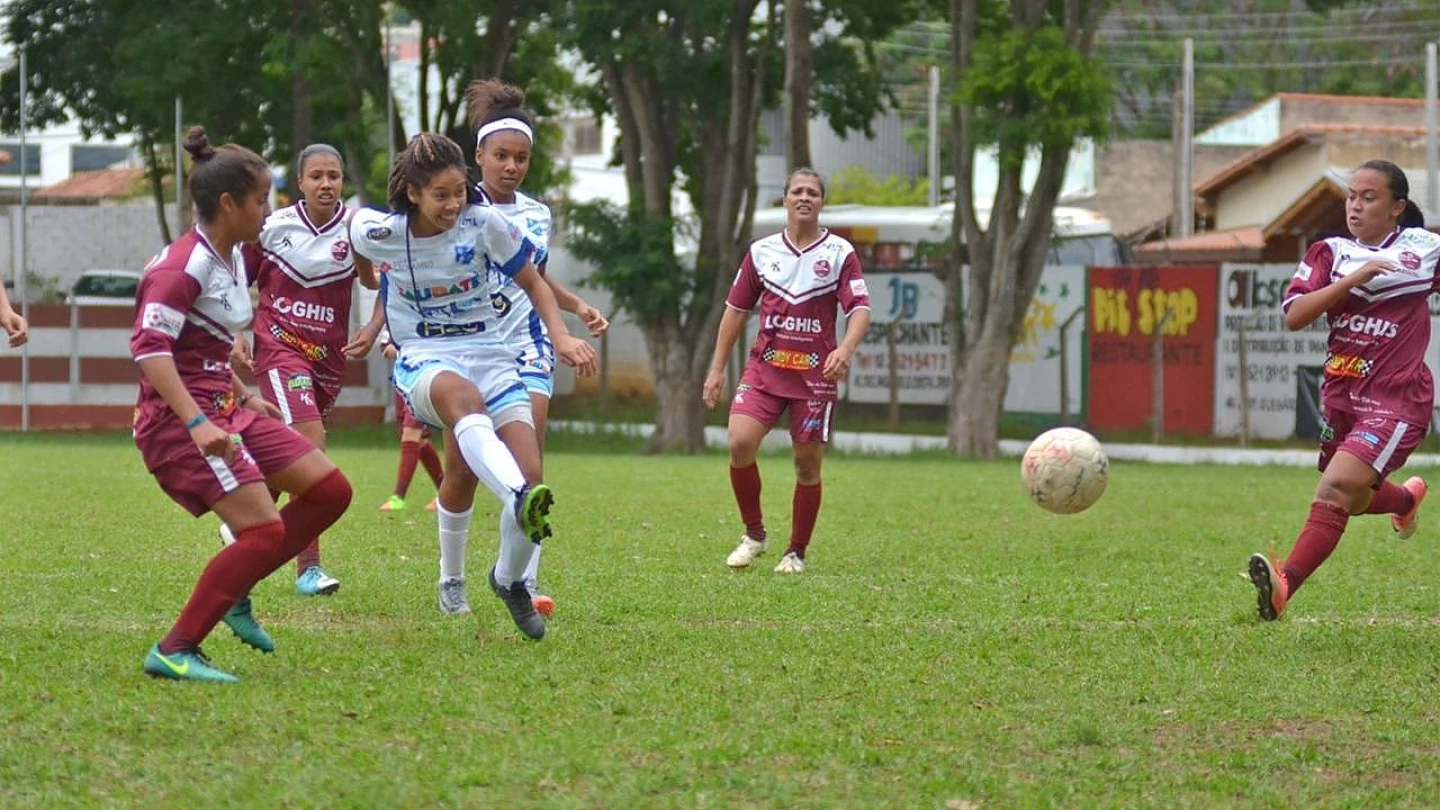 Burrão segue invicto para as semifinais da Taça Mulher