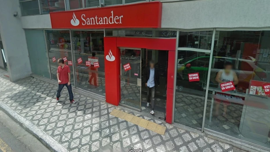 Homem armado rouba R$ 367 mil de agência bancária Homem armado rouba R$ 367 mil de agência bancária