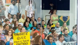 Câmara tem sessão turbulenta e votação do Escola Sem Partido é adiada
