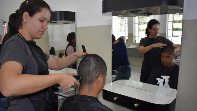 Escola da Beleza oferece 80 vagas para cursos profissionalizantes