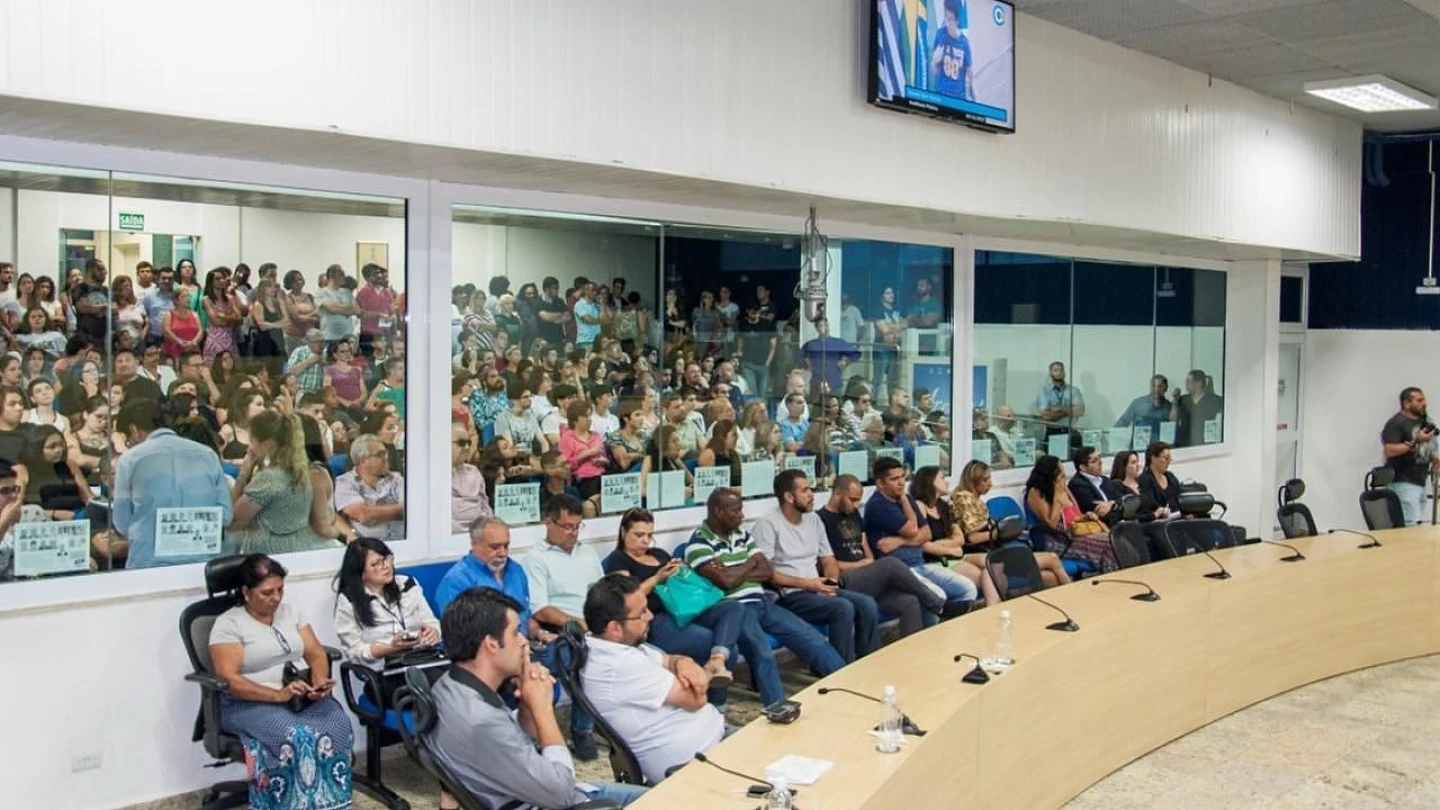 Votação do Escola Sem Partido é suspensa pela Câmara de Taubaté