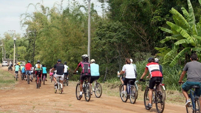 Passeio ciclístico visita locais históricos de Quiririm